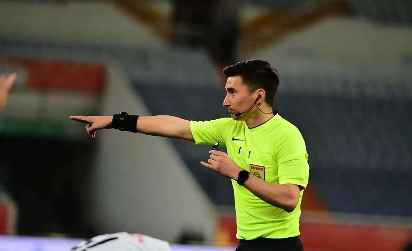 ayx爱游戏在线入口-转折点莱比锡战术微调，荷甲今晚攻防权衡，管理层满意，年轻球员得到机会(如果拿破仑赢了莱比锡)